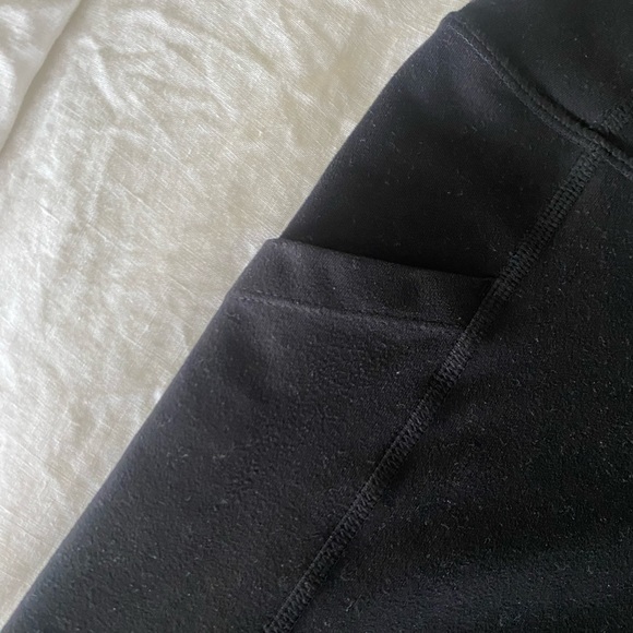 Zella black biker shorts with pockets size small - Picture 2 of 5